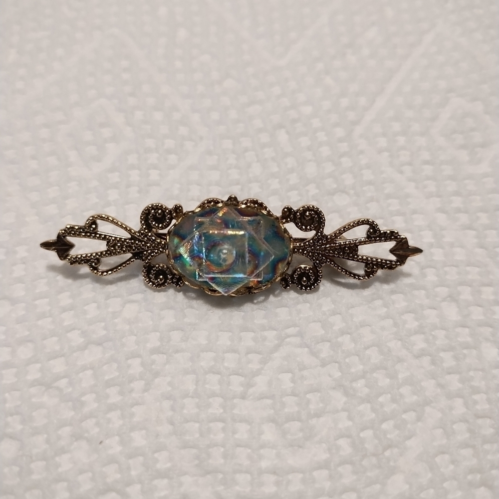 Vintage gold tone brooch
